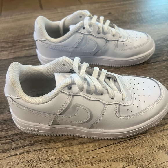 Nike Other - Title 
Nike Air Force Kids Size 13C 1 Low LE Triple White